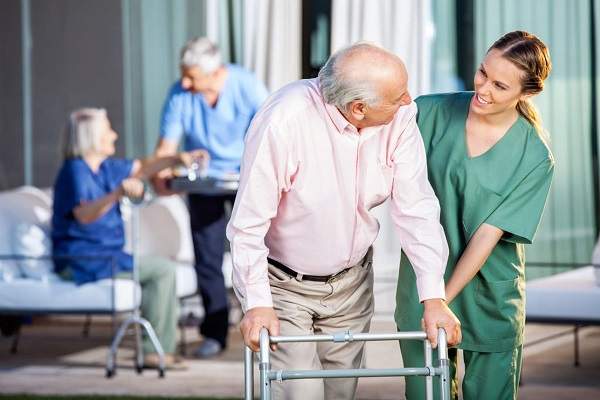 Реабилитация пожилых людей: особенности и методы проведения